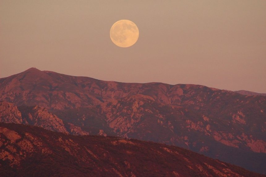 Cultural Significance of the Gibbous Moon in Various Civilizations